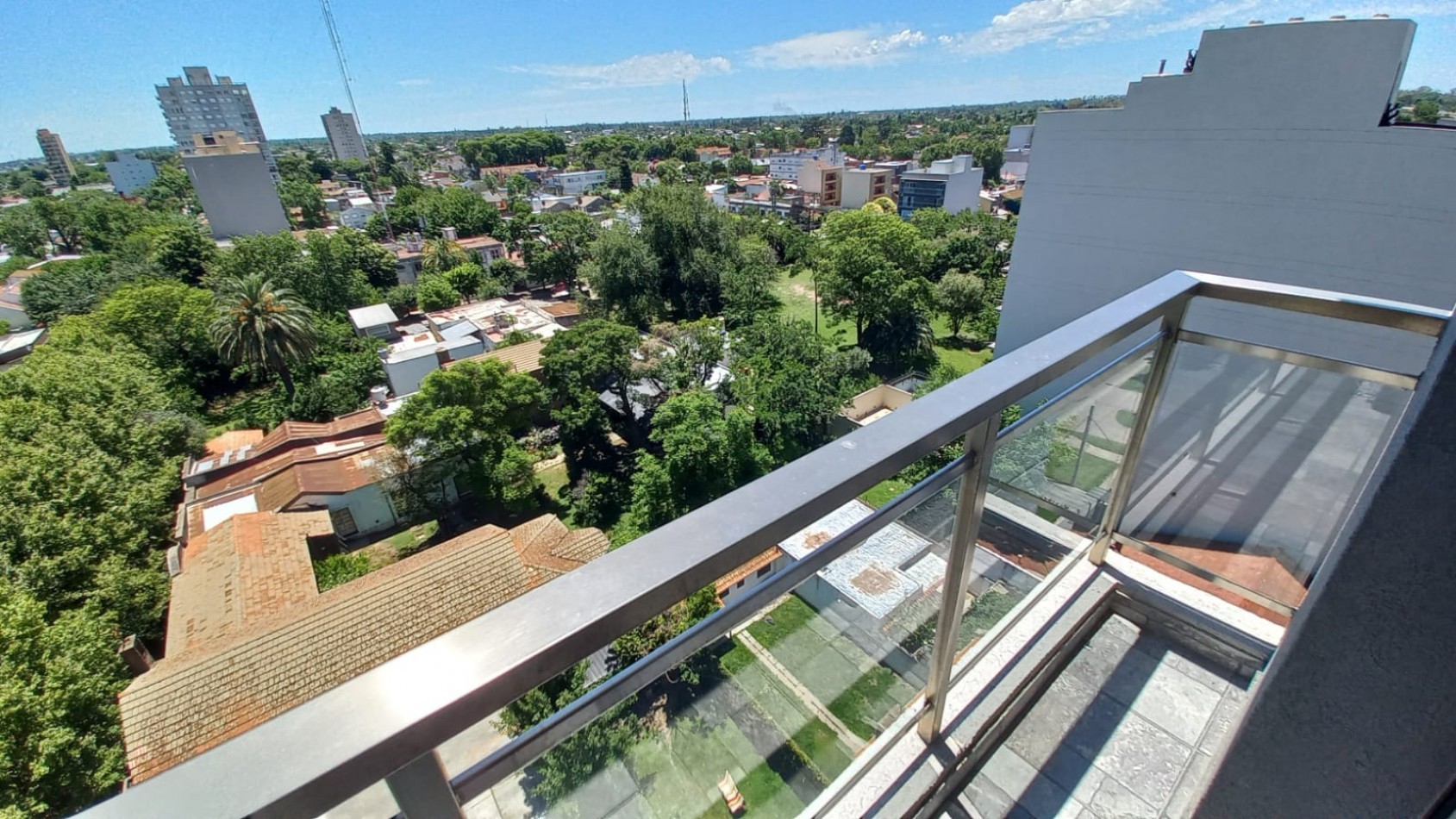 VENTA DEPARTAMENTO DE CATEGORIA TRES AMBIENTES CON COCHERA SAN MIGUEL