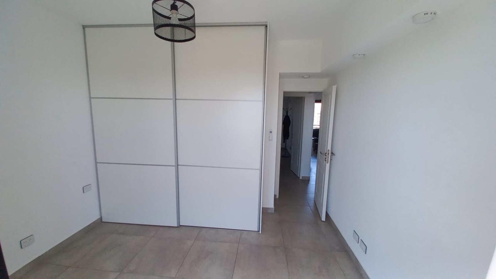 VENTA DEPARTAMENTO DE CATEGORIA TRES AMBIENTES CON COCHERA SAN MIGUEL