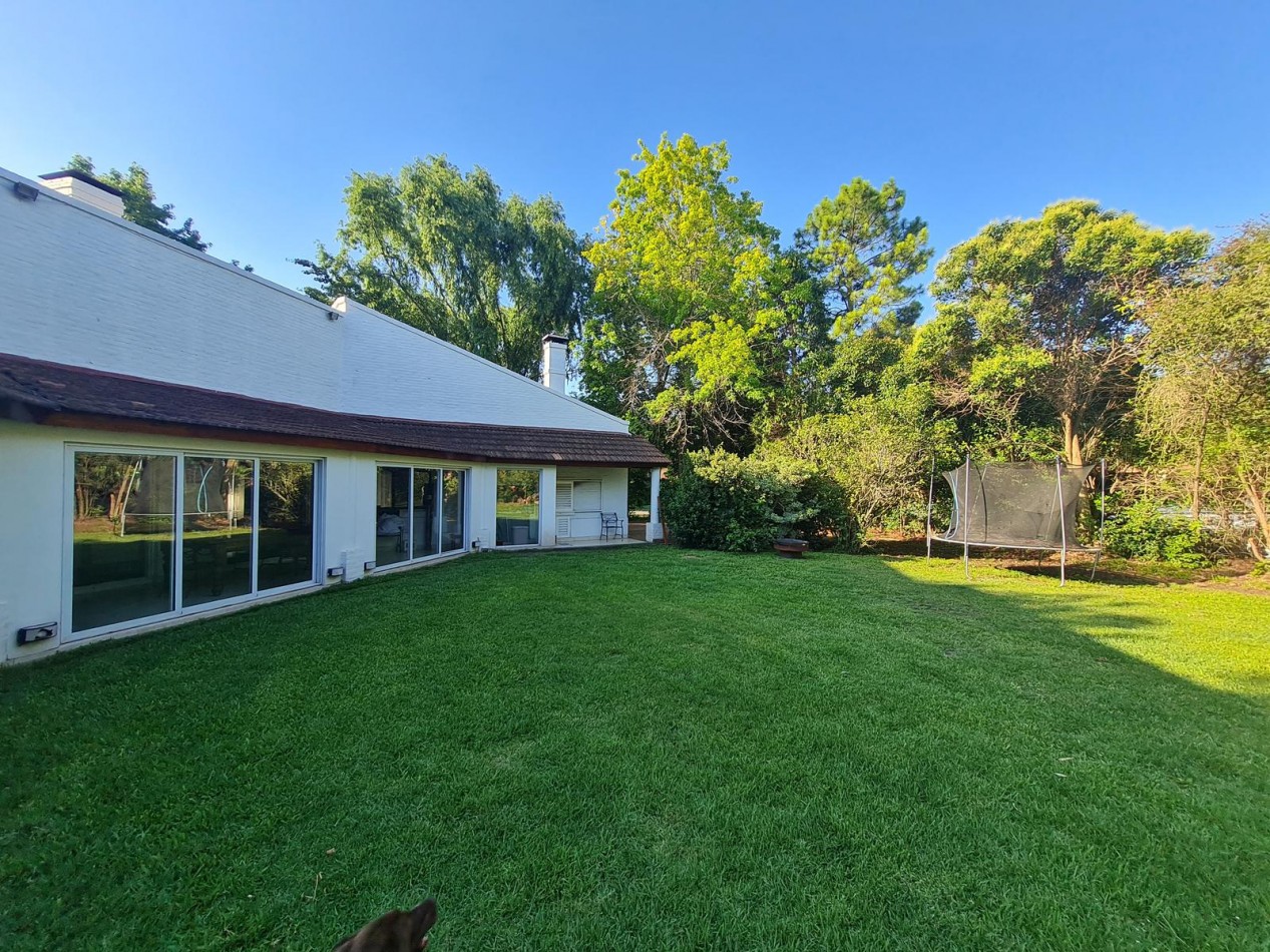 CASA EN VENTA EN PILAR