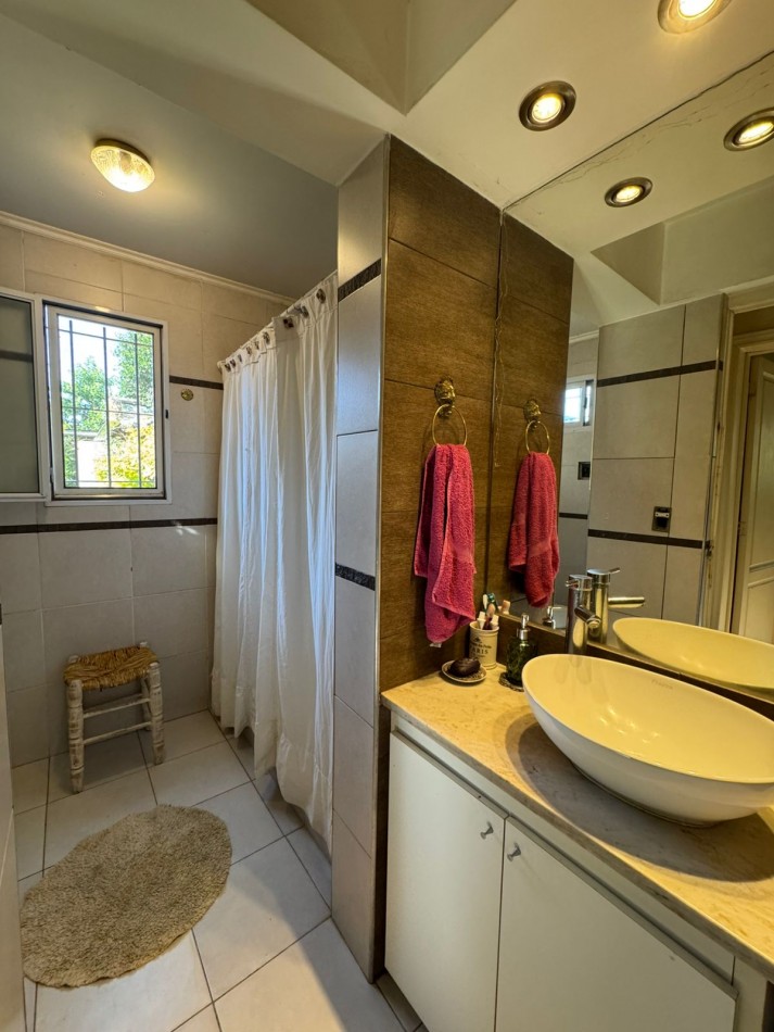 CASA EN VENTA EN BELLA VISTA!!